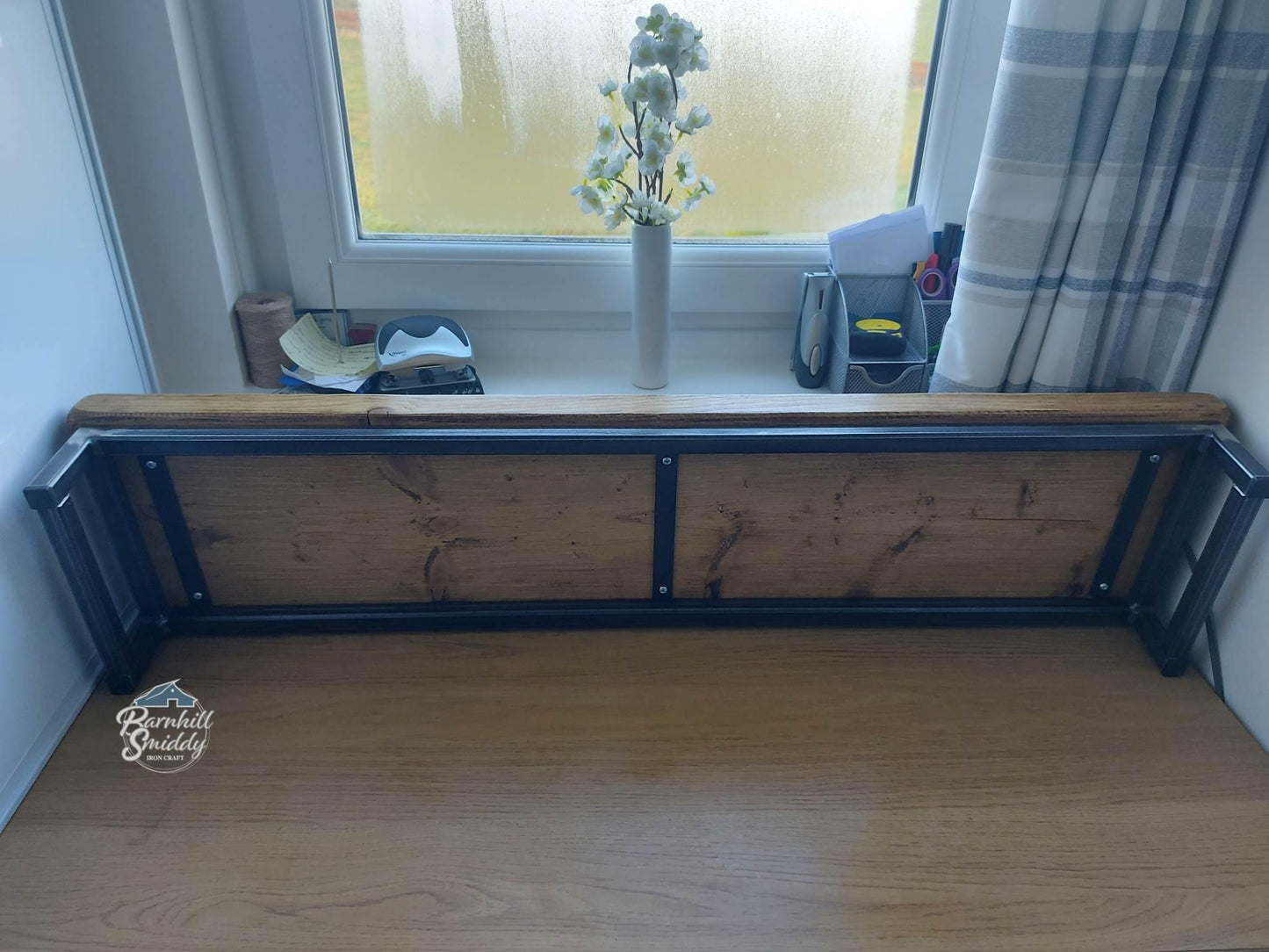 Freestanding shelf / desk shelf